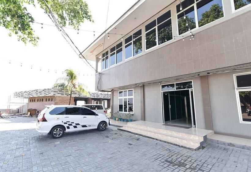 호텔 Reddoorz Plus @ Ketapang Satu Beach Kupang