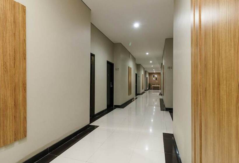 ホテル Reddoorz Plus Near Sangkareang Park