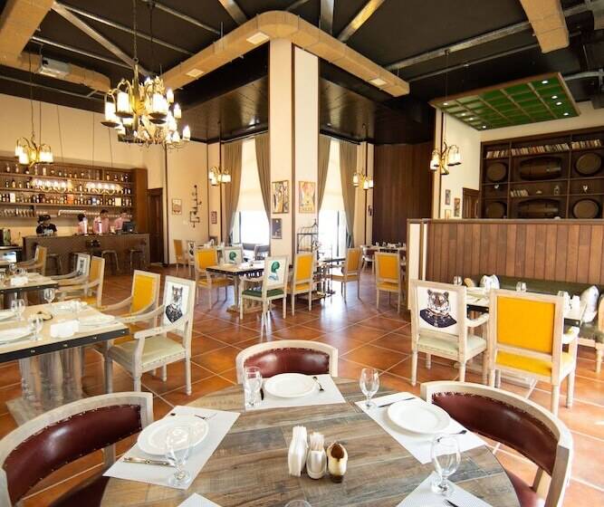 هتل Saat Meydani Nakhchivan