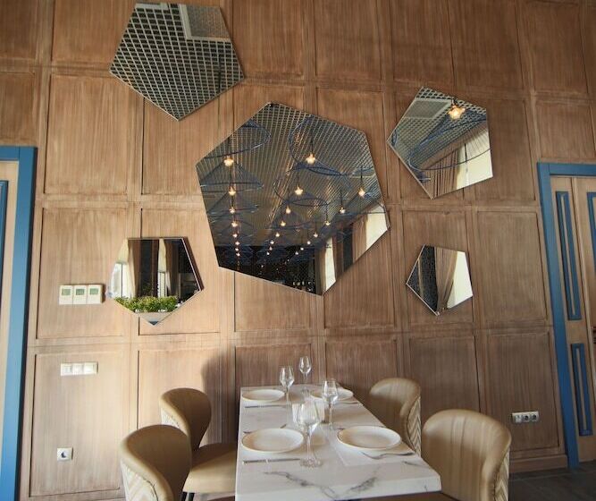 هتل Saat Meydani Nakhchivan