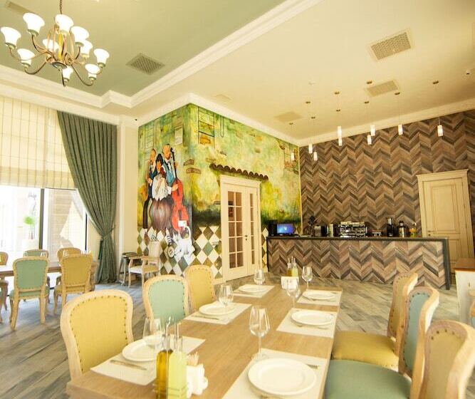 هتل Saat Meydani Nakhchivan