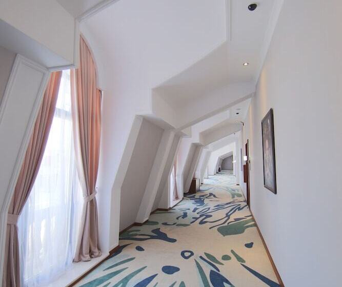 هتل Saat Meydani Nakhchivan