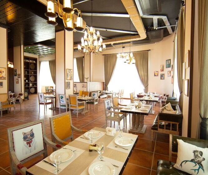 هتل Saat Meydani Nakhchivan