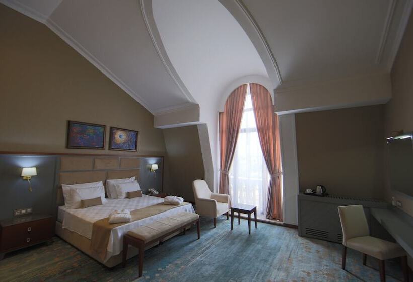 هتل Saat Meydani Nakhchivan