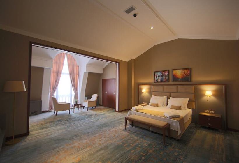 هتل Saat Meydani Nakhchivan