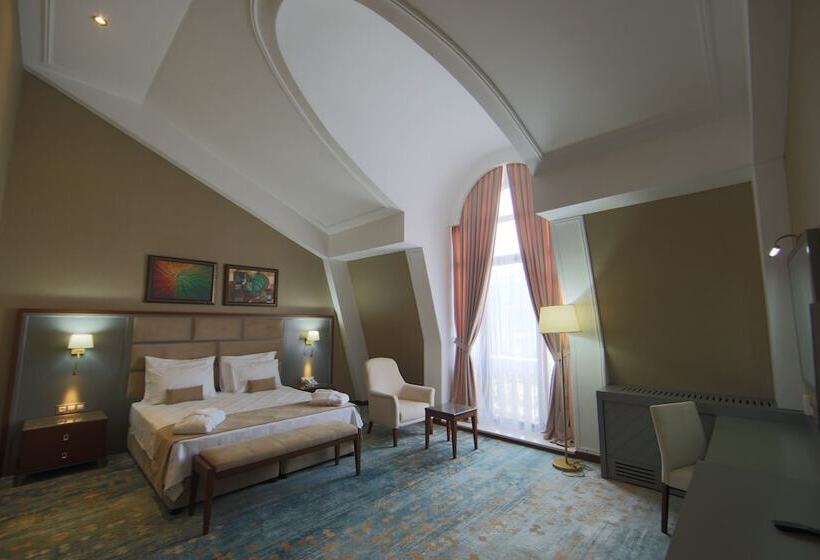 هتل Saat Meydani Nakhchivan