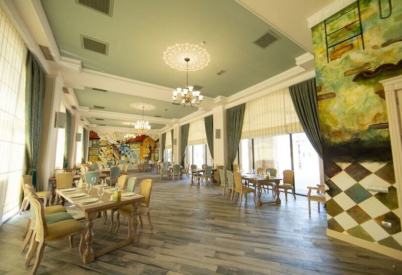 هتل Saat Meydani Nakhchivan