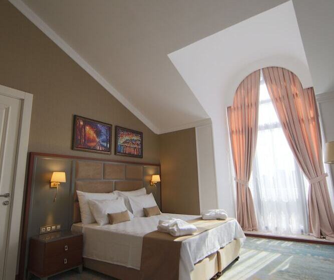 هتل Saat Meydani Nakhchivan