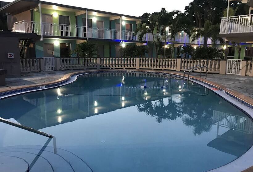 فندق على الطريق Tropical Inn & Suites, Downtown Clearwater