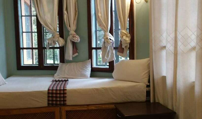 استراحتگاه The Estate Ebwerenga