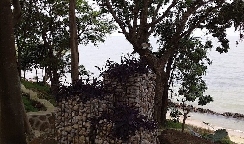 استراحتگاه The Estate Ebwerenga