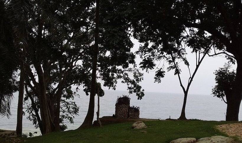 استراحتگاه The Estate Ebwerenga