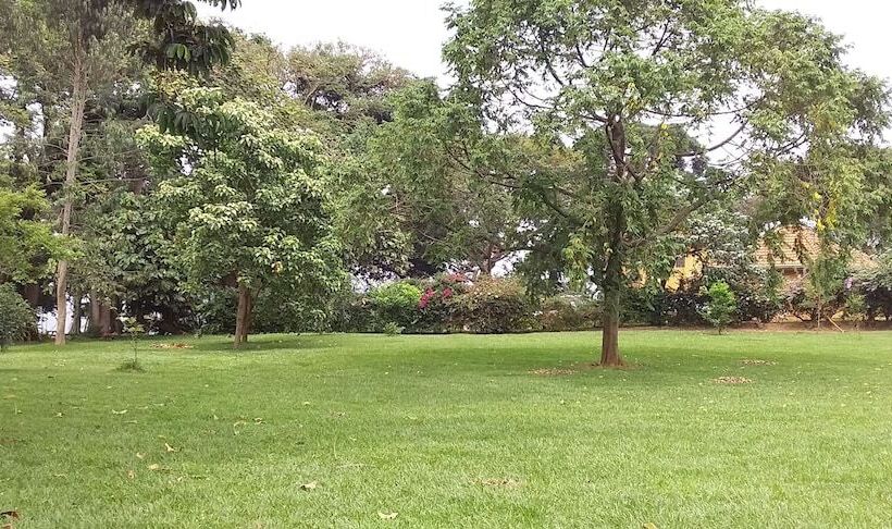 استراحتگاه The Estate Ebwerenga