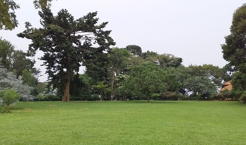 استراحتگاه The Estate Ebwerenga