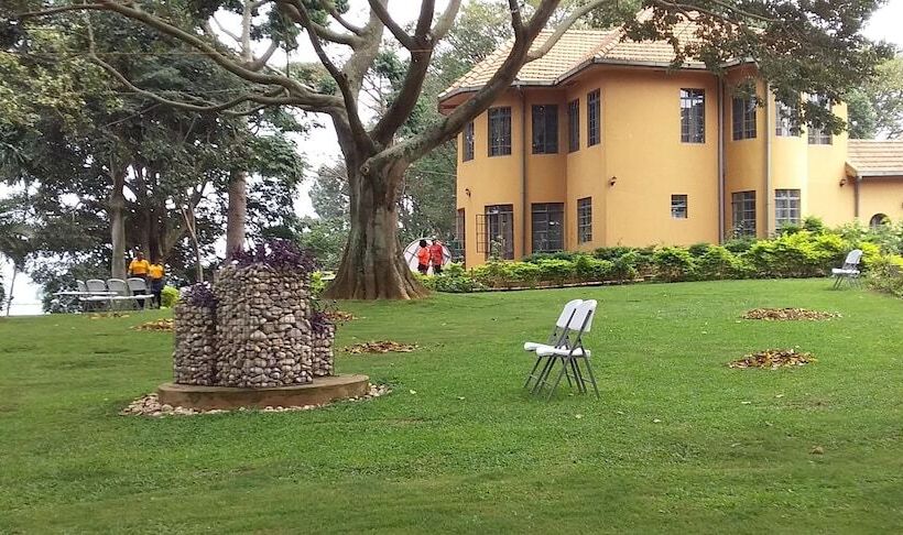 استراحتگاه The Estate Ebwerenga