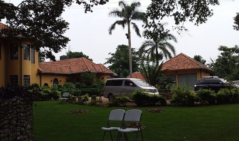 استراحتگاه The Estate Ebwerenga