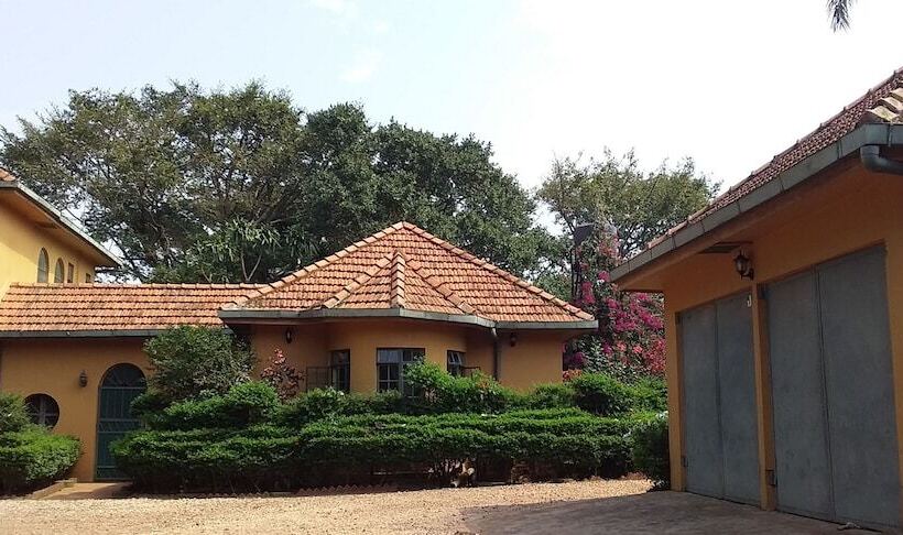 استراحتگاه The Estate Ebwerenga