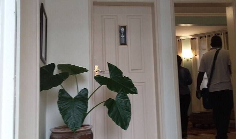 استراحتگاه The Estate Ebwerenga