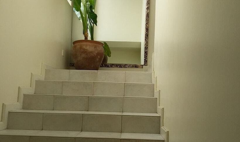 استراحتگاه The Estate Ebwerenga