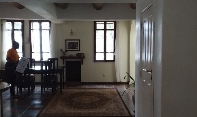 استراحتگاه The Estate Ebwerenga