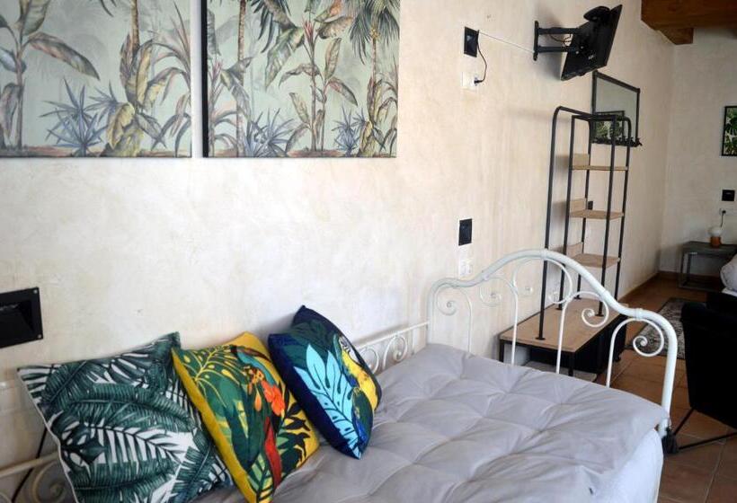 ユースホステル Santa Brigida   Real 1