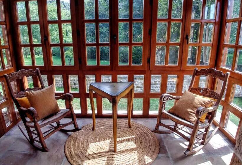 הוסטל Trisileja En Novales