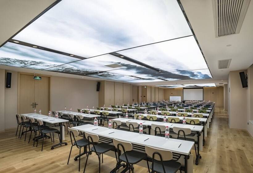 Atour Hotel Dalian Development Zone Jinma Road