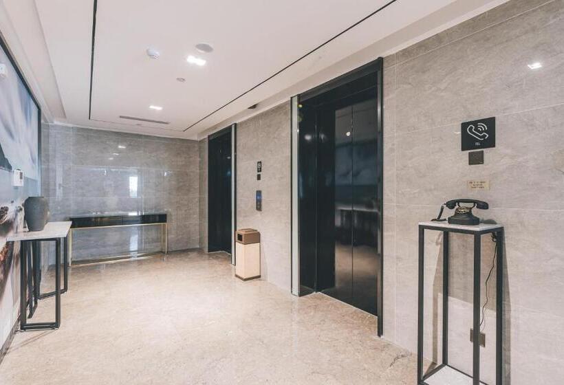 Atour Hotel Haining Leather City South Gate