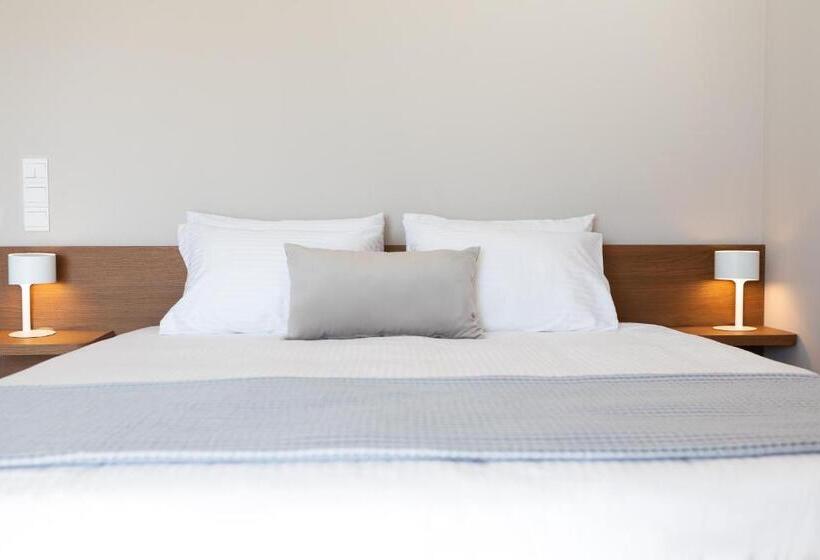 هتل Alinea Suites Limassol Center