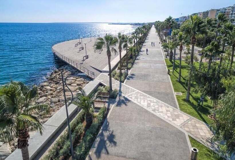 酒店 Alinea Suites Limassol Center