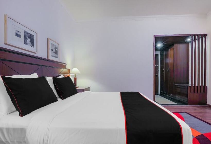 Hotel Collection O 40310 Devasthali