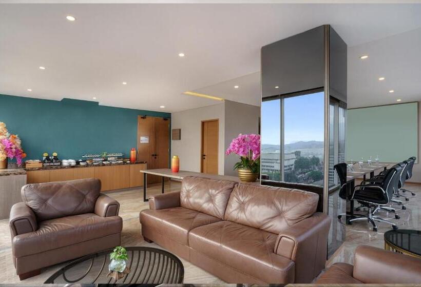 فندق Golden Tulip Springhill Lampung