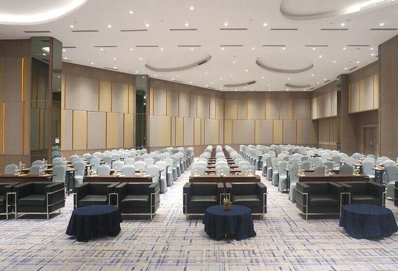 فندق Golden Tulip Springhill Lampung