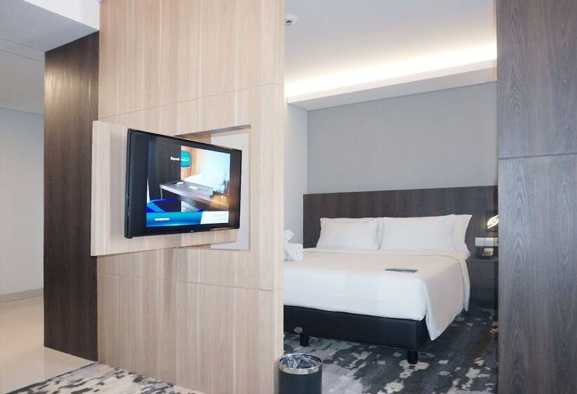 فندق Golden Tulip Springhill Lampung