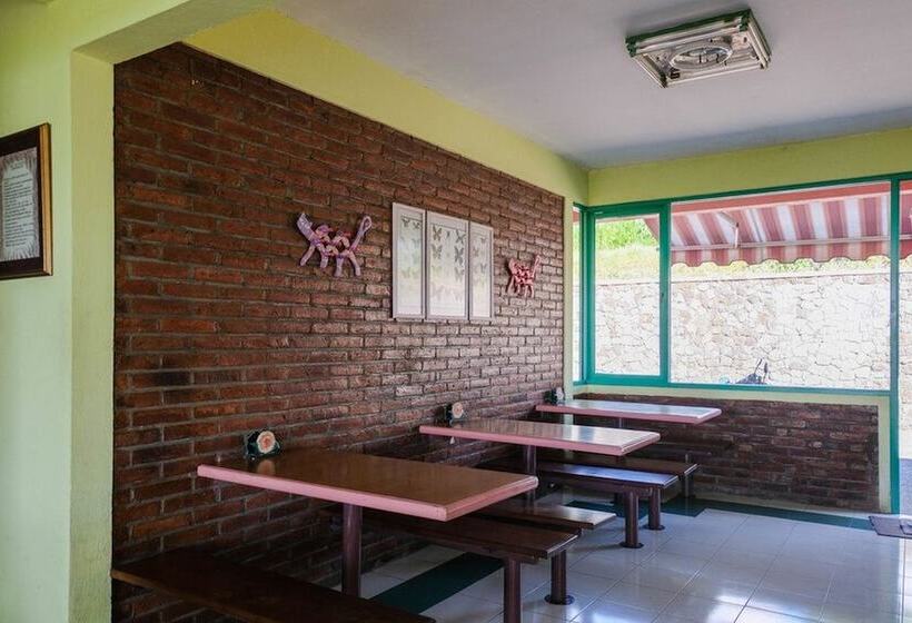 ホテル Reddoorz Syariah Near Kopeng Treetop Adventure