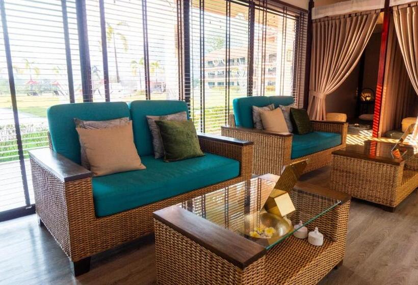 هتل Tmark Resort Vangvieng