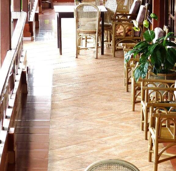 호텔 Toraja Torsina