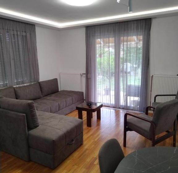 پانسیون Apartmani Pause