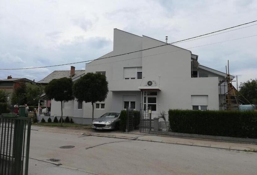 پانسیون Apartmani Pause