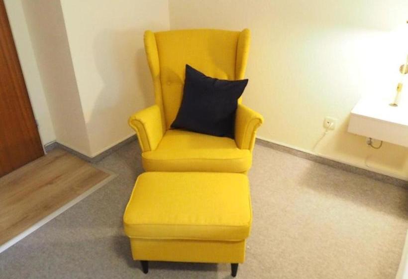 پانسیون Wagenknecht Dreibettzimmer 15