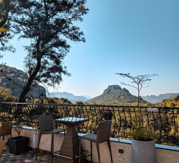 The Summer House, Pachmarhi Am Hotel Kollection