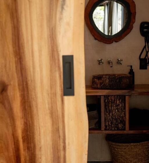 هتل Bufo Alvarius