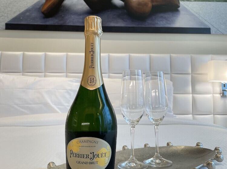 Hall Arts Hotel Dallas, Curio Collection By Hilton