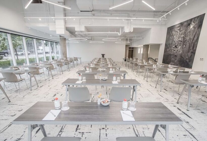 Hall Arts Hotel Dallas, Curio Collection By Hilton