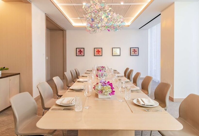 Hall Arts Hotel Dallas, Curio Collection By Hilton