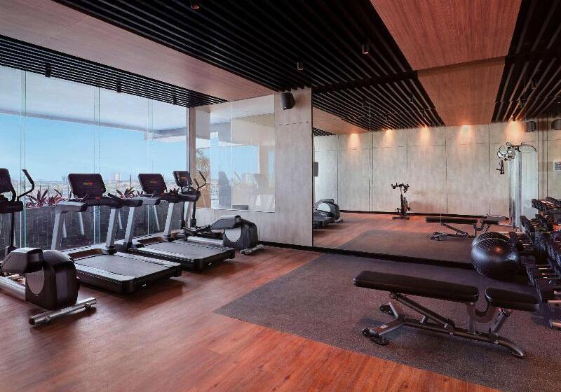 酒店 Movenpick Surabaya City