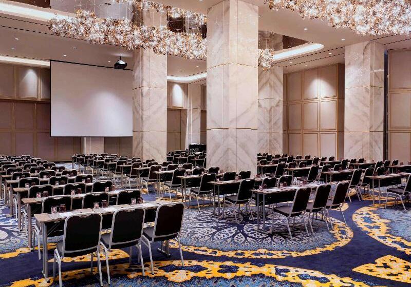 酒店 Movenpick Surabaya City