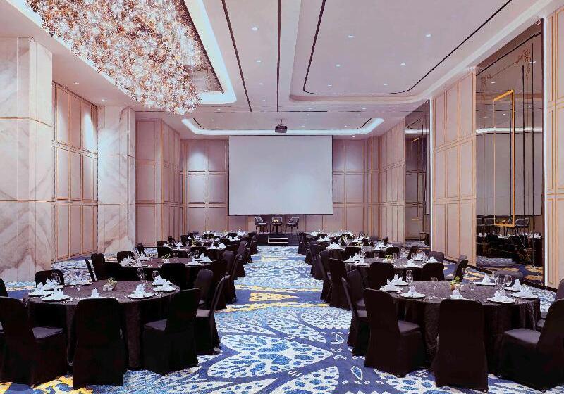 酒店 Movenpick Surabaya City