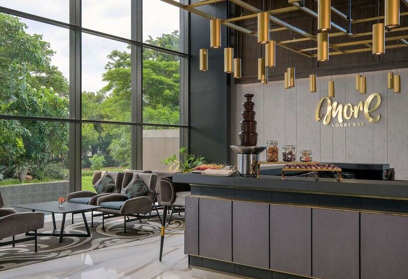 酒店 Movenpick Surabaya City