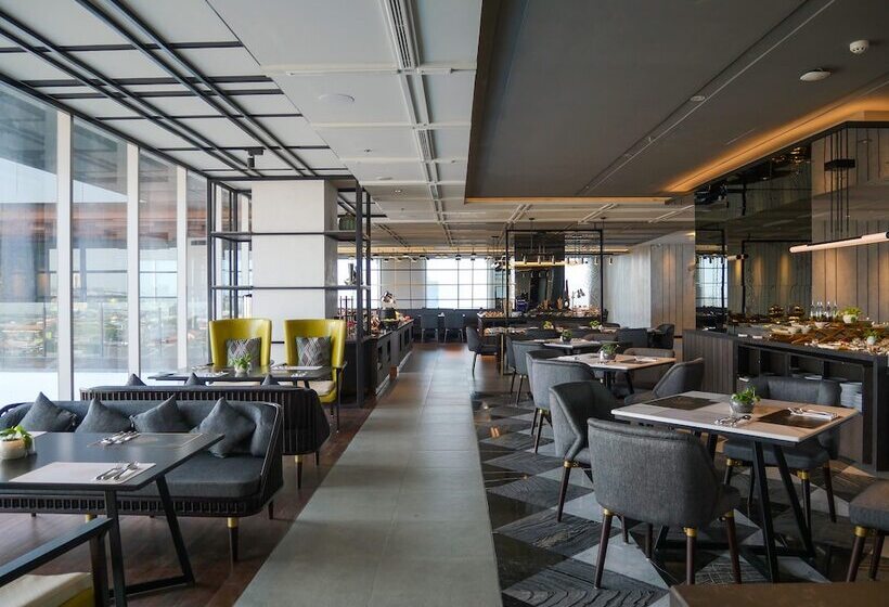 酒店 Movenpick Surabaya City